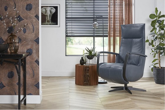 de-toekomst-relaxfauteuil-fabulous-5-rug-f1-draaiarm400-sfeer